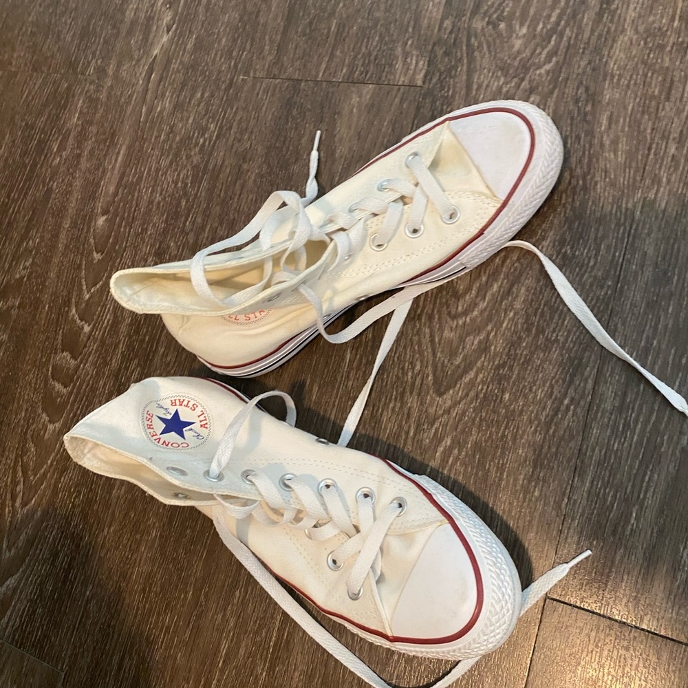 White size 8 womens converse. Lightly worn